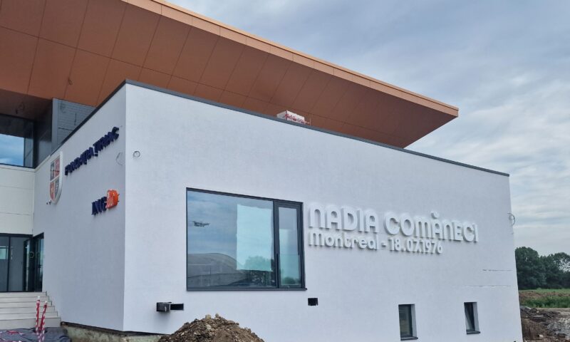 Otopeniul se pregătește de un moment istoric: Nadia Comăneci și Ion Țiriac, inspecție finală la noua sală de gimnastică înainte de marea inaugurare