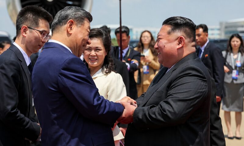 Relațiile dintre China și Coreea de Nord intră într-o nouă etapă. Programul nuclear al lui Kim Jong Un a lipsit din discuțiile oficiale