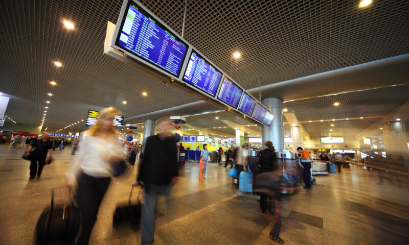 Rusia și-a închis principalele aeroporturi din Moscova. Autoritățile susțin că au doborât 194 de drone