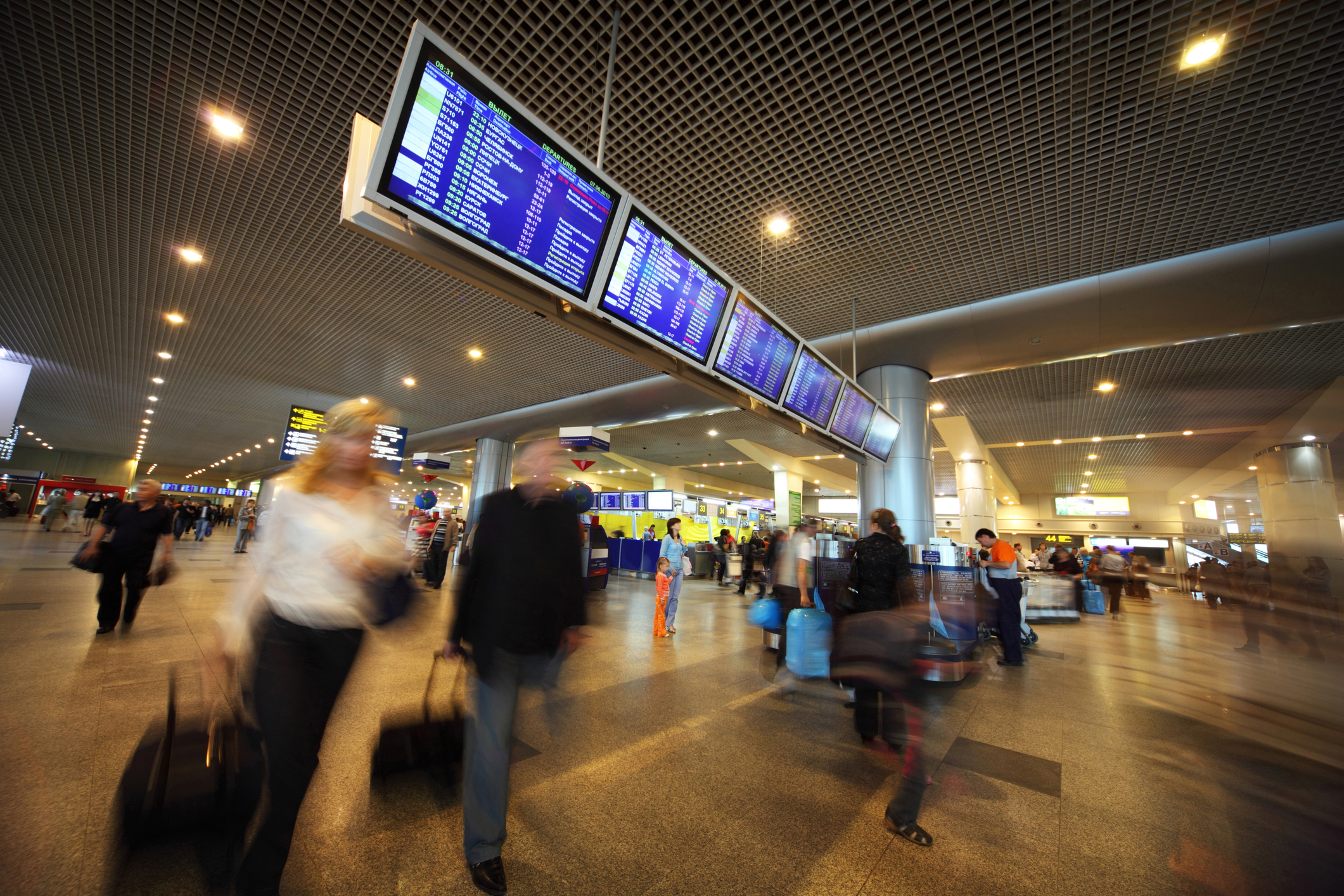Rusia și-a închis principalele aeroporturi din Moscova. Autoritățile susțin că au doborât 194 de drone