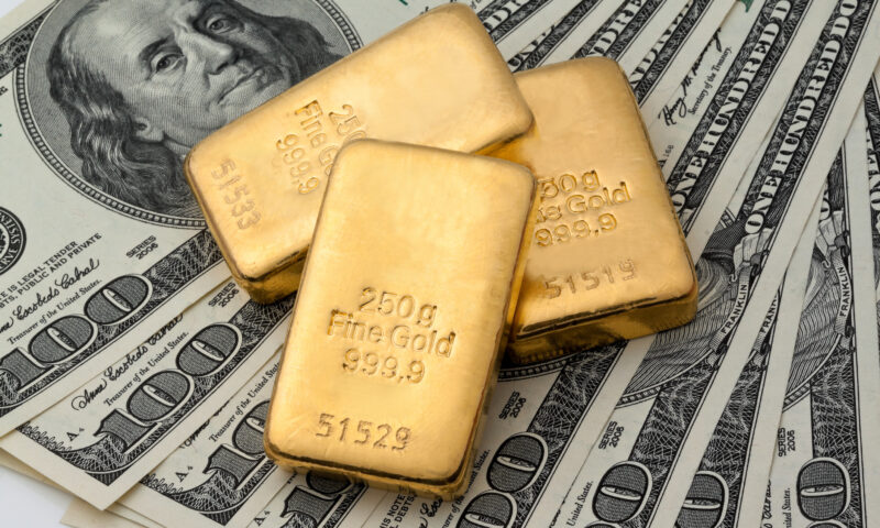 Prețul aurului se prăbușește la un minim nemaiîntâlnit din 2008. Așteptările privind deciziile Fed schimbă direcția piețelor