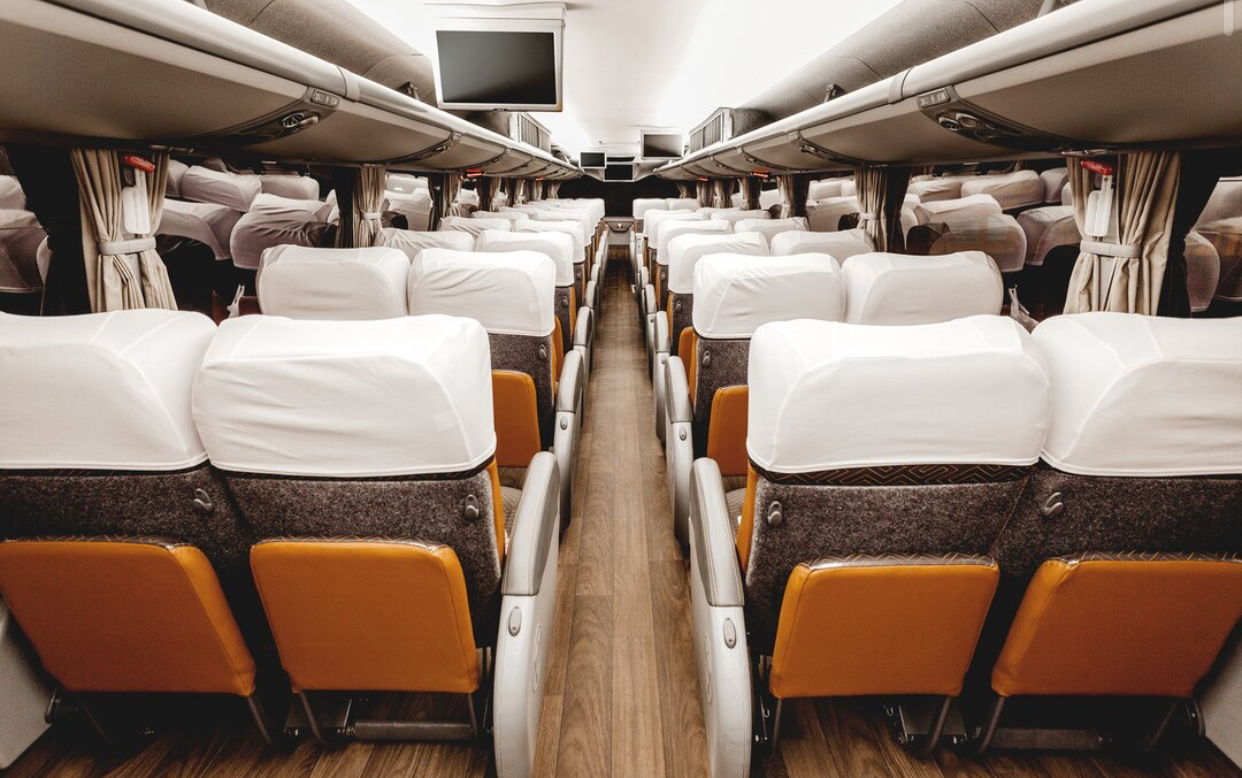 Bătălia pentru pasagerii premium se mută în cel mai neașteptat loc: toaleta avionului