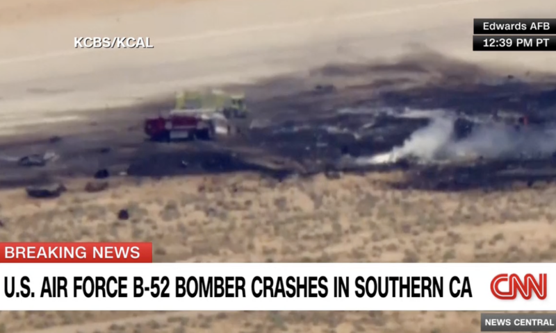 Tragedie aviatică în California. Opt persoane au murit în urma prăbușirii unui bombardier B-52 la baza aeriană Edwards