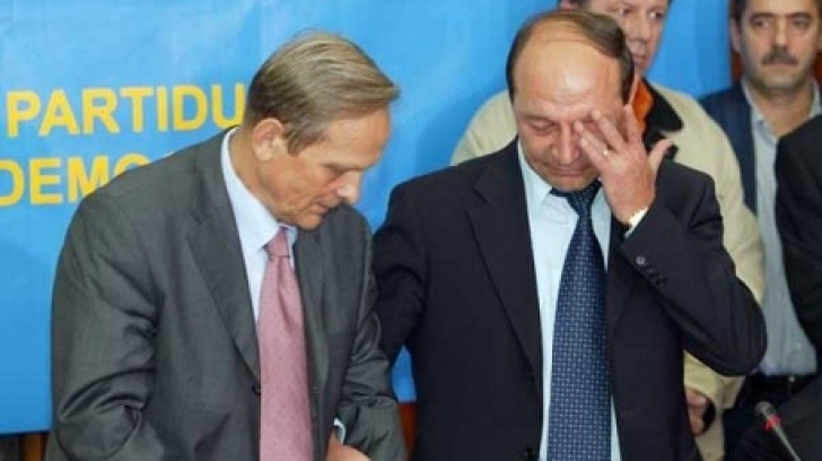 „Dragă Stolo”. Celebra scena, adusă în discuție de Grindeanu după nominalizarea lui Veștea. Întrebare-cheie pentru Băsescu