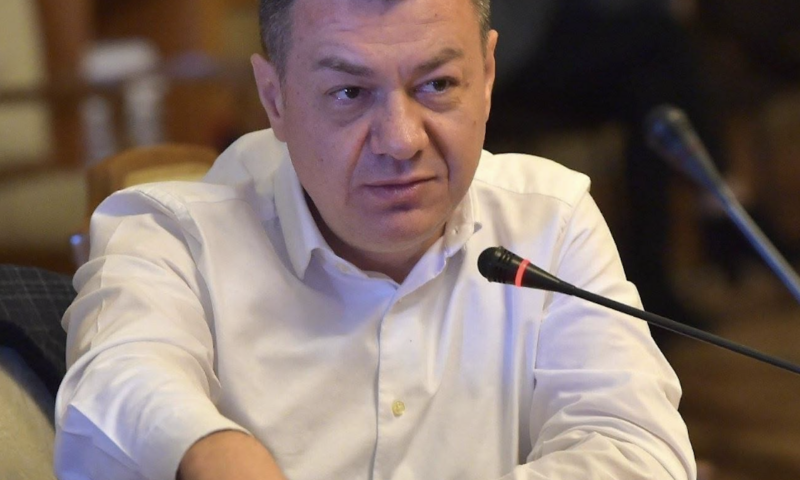 Frăția sinecurilor, patronată de "intransigentul" Ilie Bolojan. Cum a ajuns un politician afon din PNL să conducă Opera din Cluj-Napoca