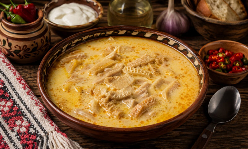 Rețeta veche de ciorbă de burtă. Ingredientul care îi dă savoarea irezistibilă
