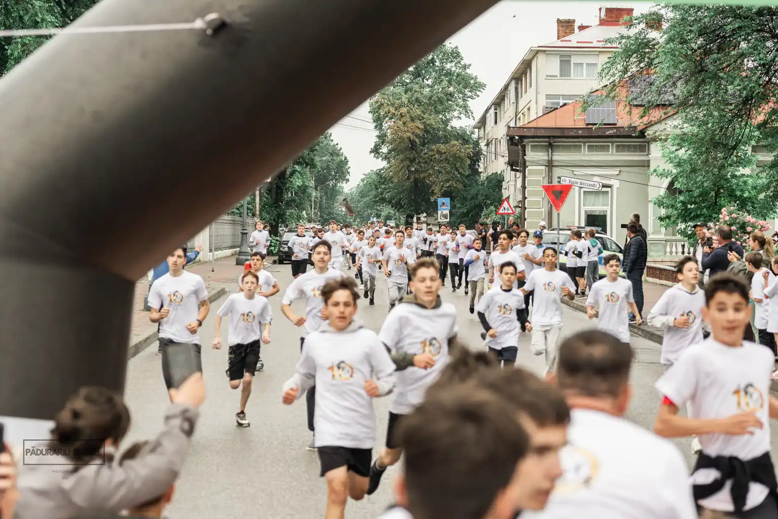 1.000 de tineri au alergat la Dorohoi în crosul „Anul Nadia Comăneci”