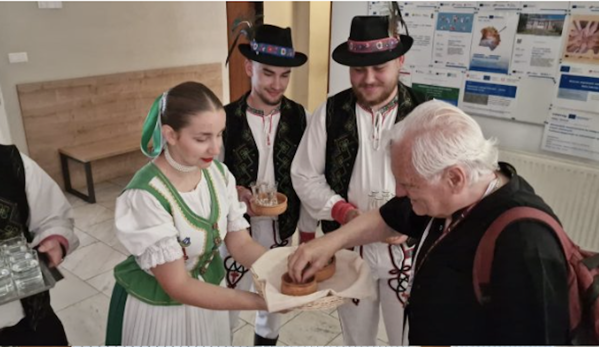 Președintele Uniunii Mondiale de Folclor, Dorel Cosma. sursa: bistritaculturala.ro