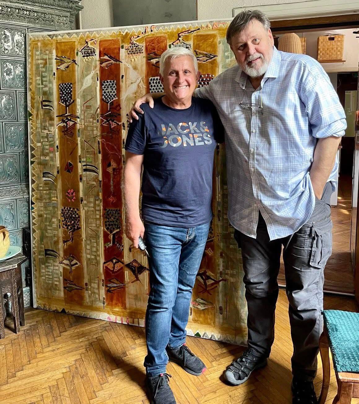 Pictorul Dinu Săvescu, împreună cu co-proprietarul Galeria Romană, Emil Ene, la MOBU