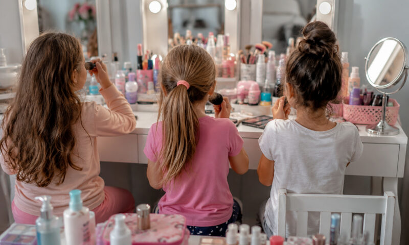 „Cosmeticorexia”, fenomenul care ia amploare în lume. Milioane de copii folosesc produse împotriva îmbătrânirii