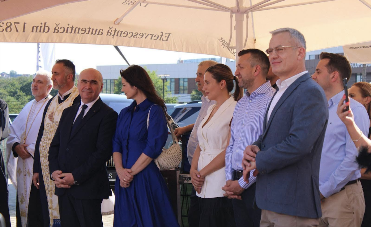 Investiție de 20 de milioane de euro în Băile Felix, sfințită de 23 de preoți în fața lui Ilie "Sărăcie" Bolojan