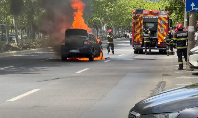 Momente de panică pe Bulevardul Camil Ressu. Un autoturism a ars după un accident