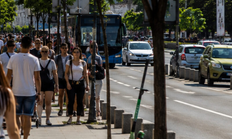 Românii privesc cu pesimism viitorul. Economia și instabilitatea politică, marile temeri. Sondaj