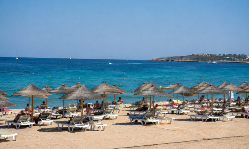 Fenomenul care le strică vacanțele multor oameni. Ce este „beachtimidation”