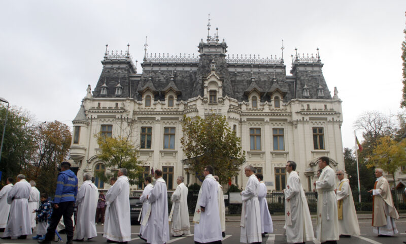 Procesiune catolică în centrul Bucureștiului. Restricții temporare pe traseul dintre Biserica Italiană și Catedrala Sf. Iosif