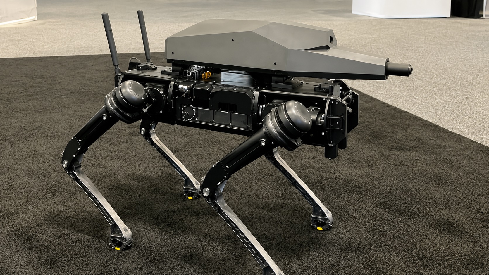 Kievul comandă 50.000 de roboți militari. Soldații din prima linie ar putea fi înlocuiți