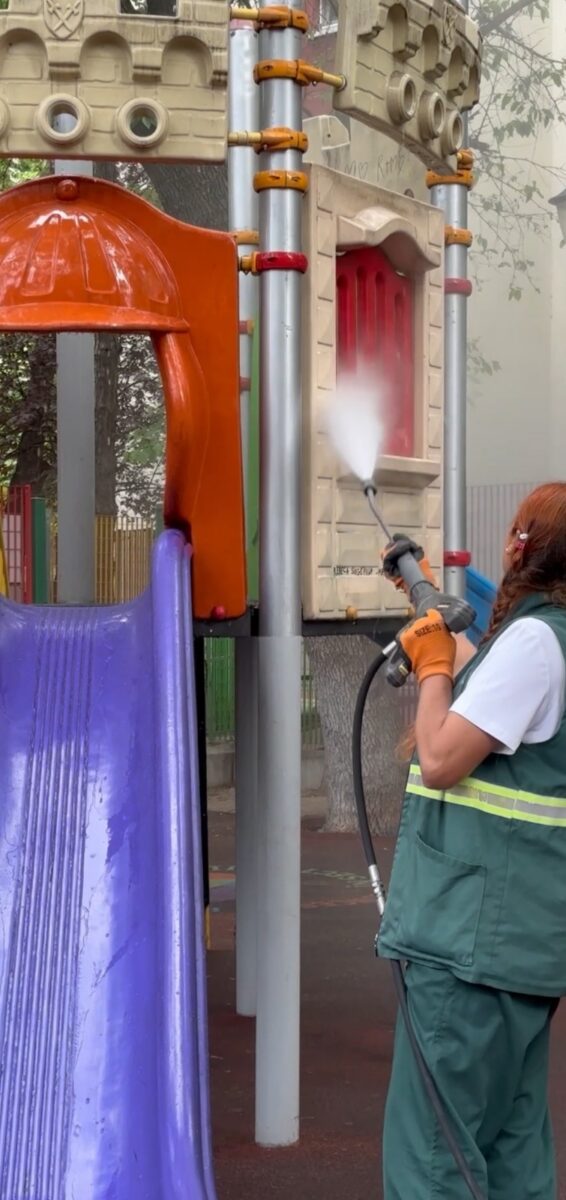 Început de vacanță în Sectorul 4: Totul Verde igienizează și modernizează spațiile pentru copii