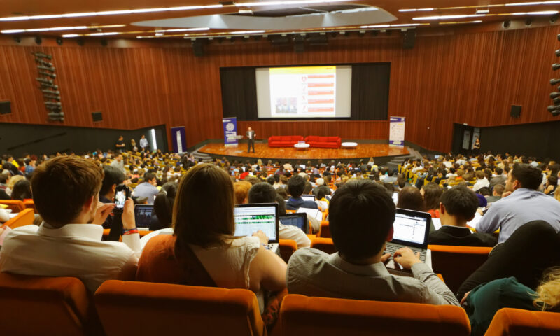 Războiul din Ucraina schimbă admiterea la universitățile din Rusia. Mii de locuri rezervate familiilor militarilor provoacă nemulțumiri
