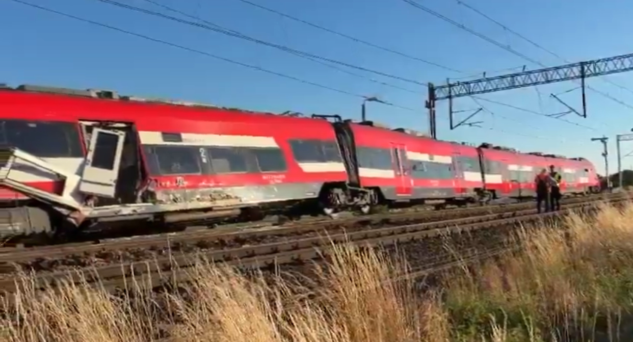 Două trenuri de pasageri s-au ciocnit în Polonia. Aproximativ 200 de persoane se aflau la bord