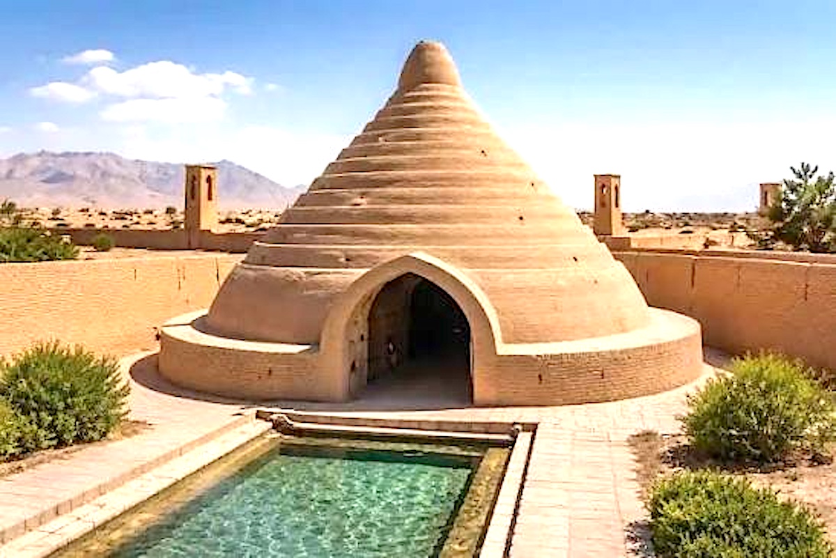 Structură tip yakhchāl din Persia
