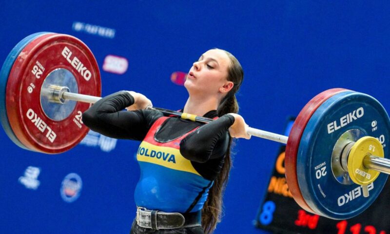 Fata „de aur” a Moldovei. Halterofila Nicoleta Cojocaru uimeşte din nou lumea sportului