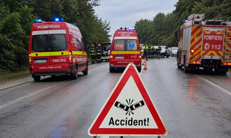 Planul Roșu, activat la Mediaș după un accident. Un autobuz și mai multe mașini au fost implicate