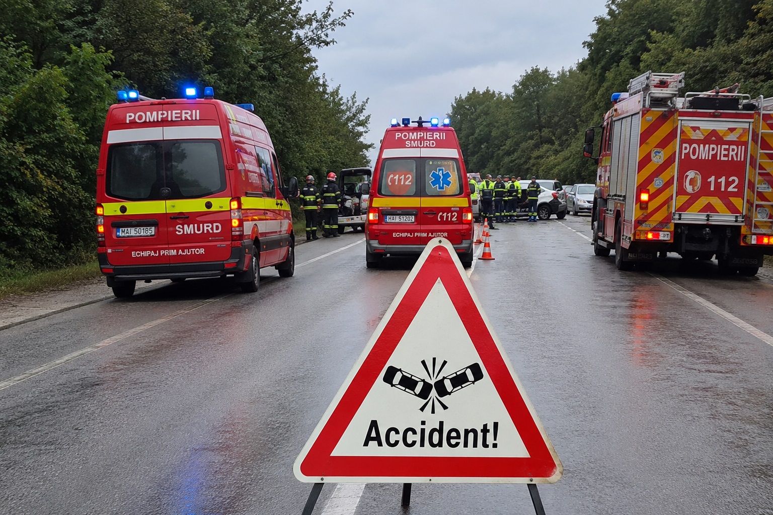 Planul Roșu, activat la Mediaș după un accident. Un autobuz și mai multe mașini au fost implicate
