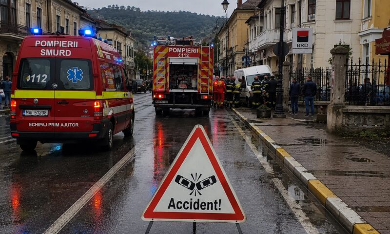Accident grav în Argeș, cu zeci de salvatori mobilizați. Două persoane, încarcerate