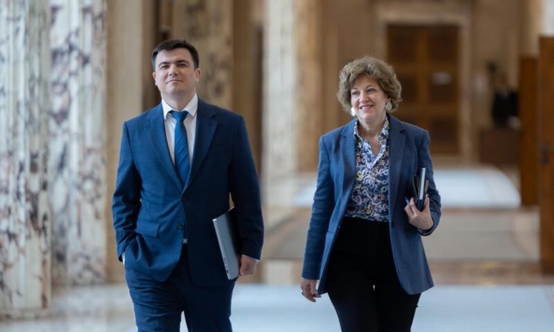 Din funcție neremunerată într-una plătită. Schimbare în echipa vicepremierului Oana Gheorghiu