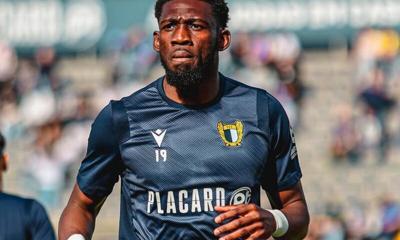 Cine e Dylan Batubinsika, fundașul care vine la FCSB. A fost agresat de un suporter