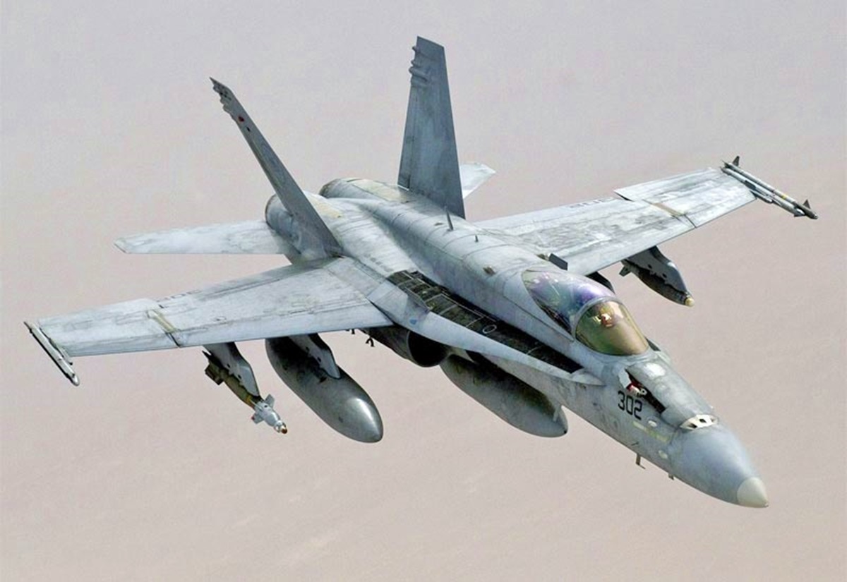 NATO își întărește apărarea pe Flancul Estic. Spania trimite avioane F-18 și elicoptere la Mihail Kogălniceanu, iar Italia și Turcia preiau noi misiuni în statele baltice