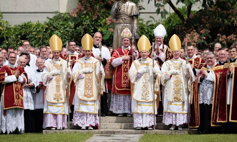 Schismă deschisă în Biserica Catolică: Societatea Sf. Pius al X-lea îl sfidează pe Papa și hirotonește 4 noi episcopi în Elveția