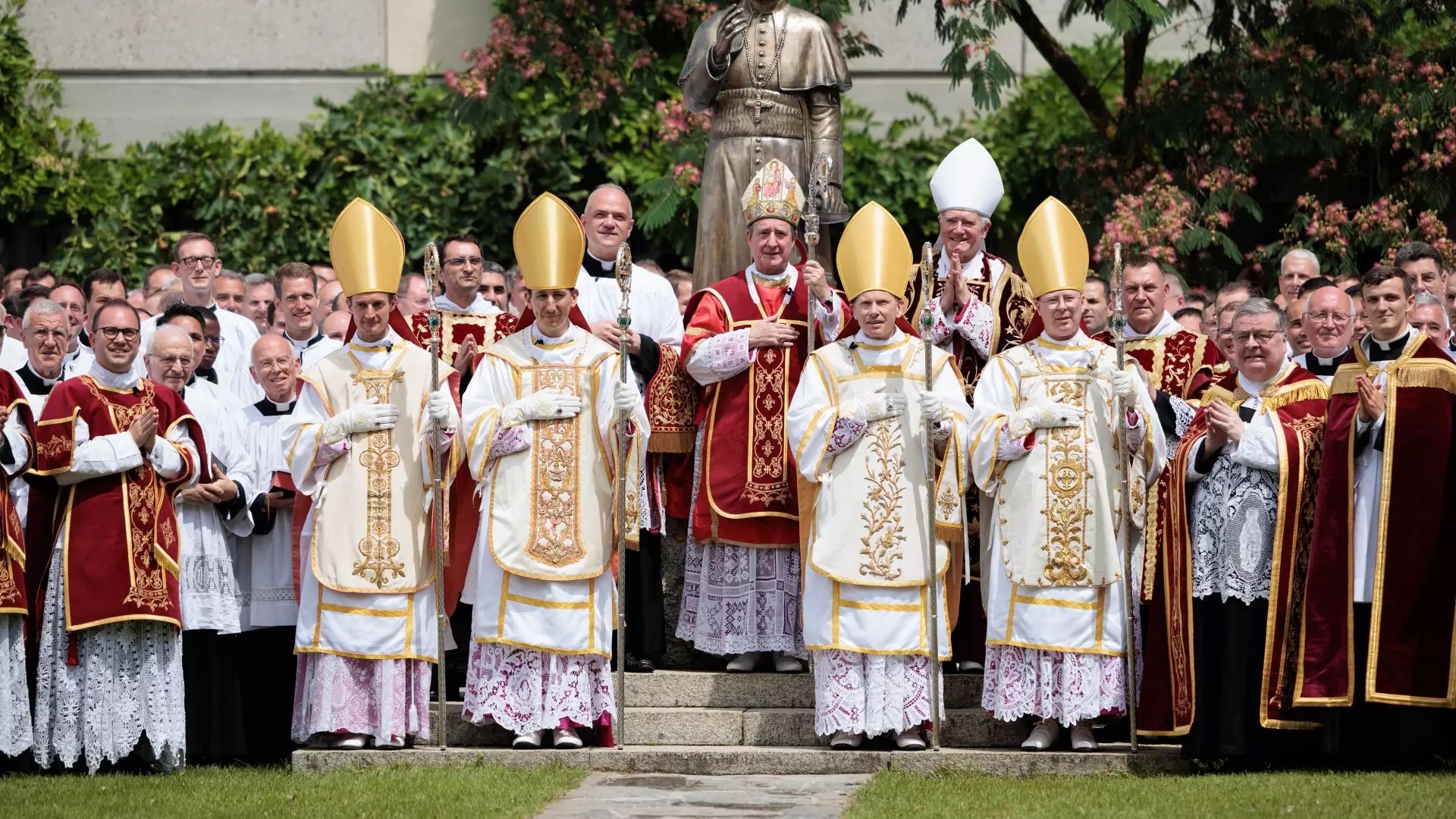 Schismă deschisă în Biserica Catolică: Societatea Sf. Pius al X-lea îl sfidează pe Papa și hirotonește 4 noi episcopi în Elveția