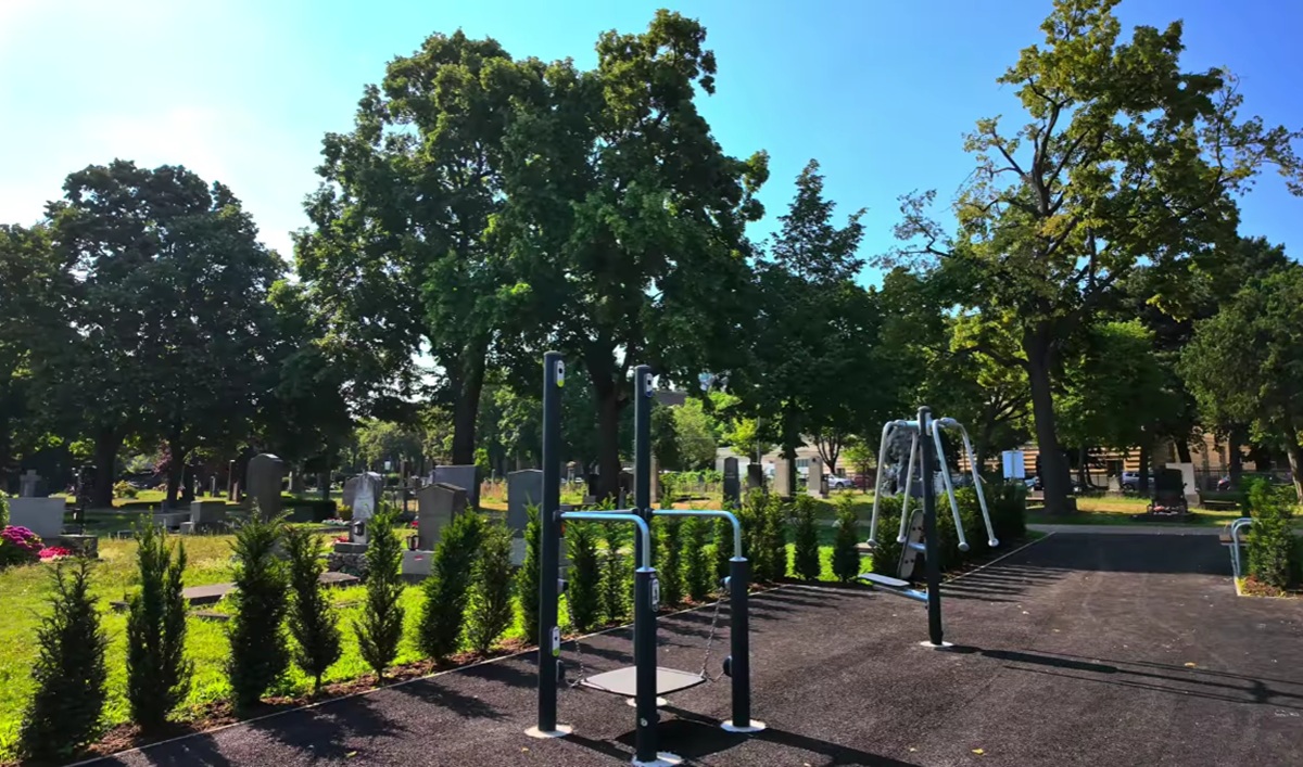 Fitness în cimitir, la Viena. Localnicii se pot antrena printre morminte