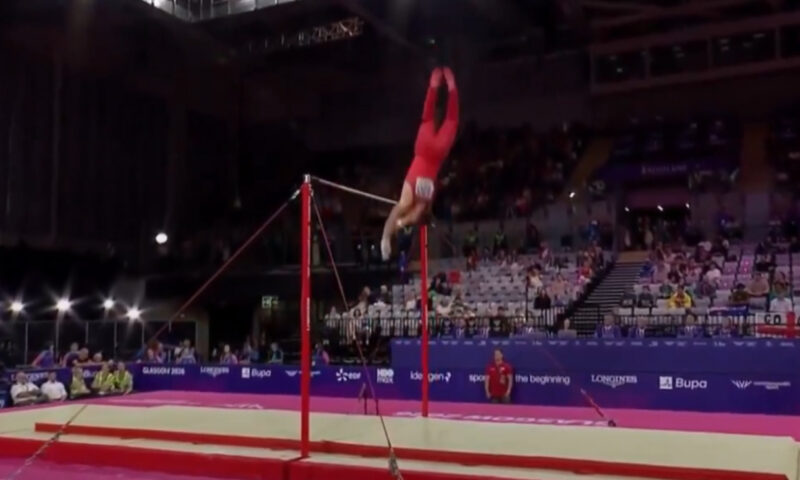 Momente dramatice la Jocurile Commonwealth. Un gimnast a căzut în cap de la aproape trei metri