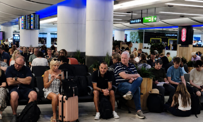 Haos pe Aeroportul Gatwick din Londra după o pană la alimentarea cu apă. Recomandări pentru pasageri