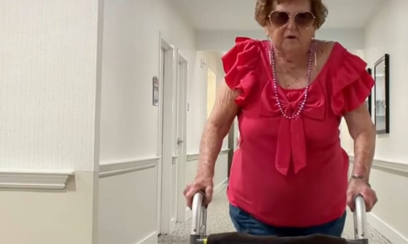 O pensionară de 96 de ani, la un pas să fie dată afară de la azil după ce a organizat petreceri cu alcool în cameră