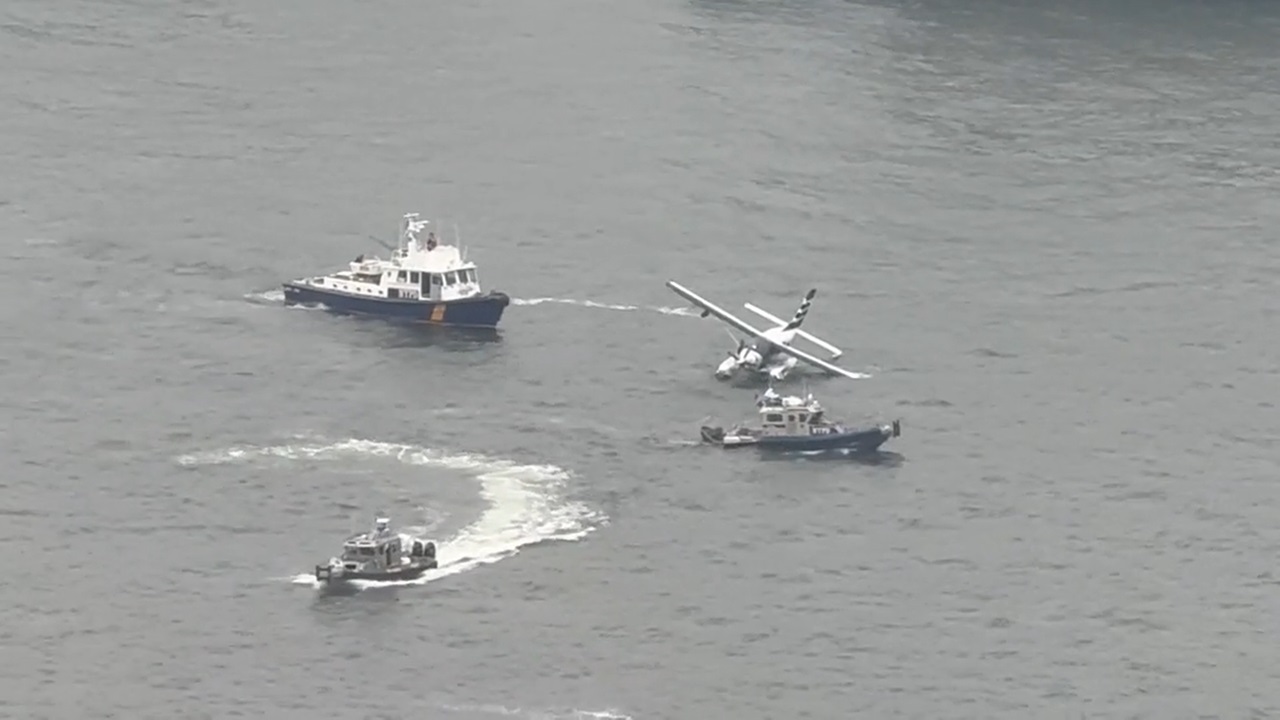 Un hidroavion cu 10 pasageri s-a prăbușit în East River, New York. Toți au supraviețuit