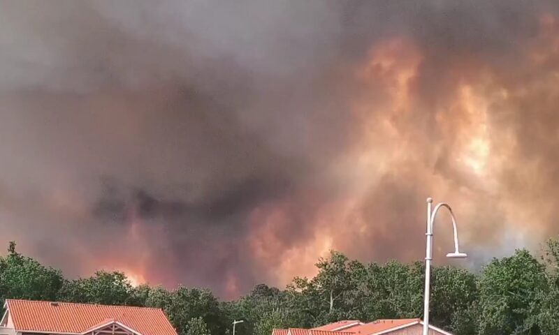 Incendiile se extind în Franța. Aproape 20.000 de persoane, evacuate din calea flăcărilor