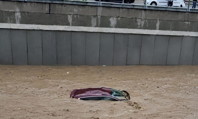 Capitala Turciei, sub ape după o furtună puternică. Străzile au fost inundate, iar traficul a fost dat peste cap