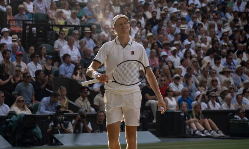 Liderul mondial Jannik Sinner, demonstrație de forță la Wimbledon. Novak Djokovici, învins în trei seturi