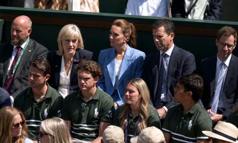 Cât costăun loc în loja regală de la Wimbledon. Cine primește invitații exclusive