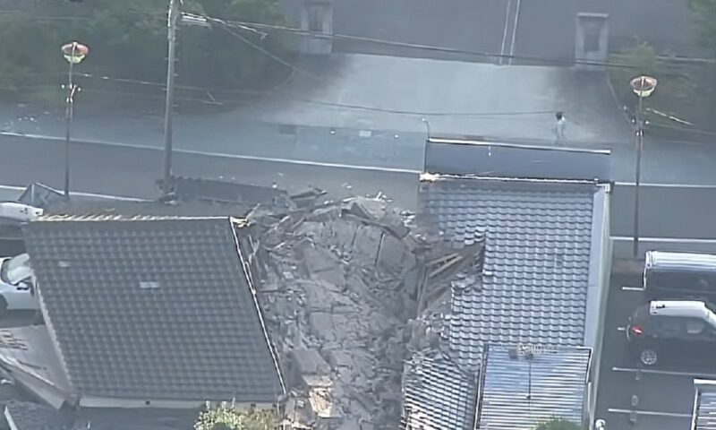 Explozie la un centru comercial din Japonia după cutremurul de 7,1. Mai multe persoane, prinse sub dărâmături