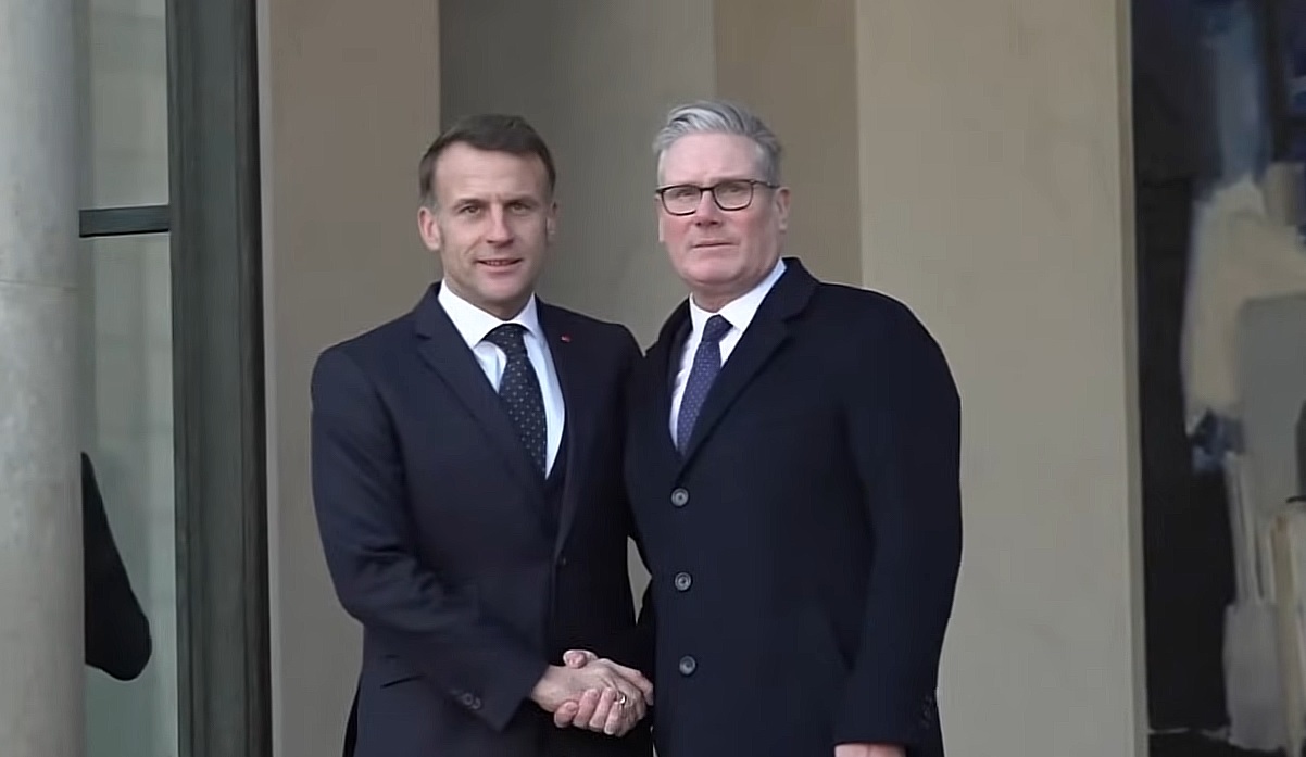 Emmanuel Macron, gest de ultim moment pentru Keir Starmer. Premierul britanic a primit cea mai înaltă distincție a Franței