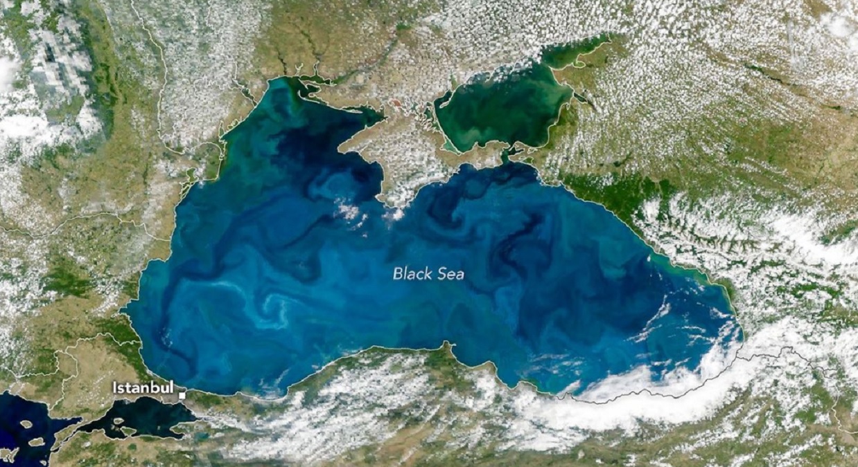 Marea Neagră a devenit turcoaz. Culoarea spectaculoasă, văzută și pe litoralul României