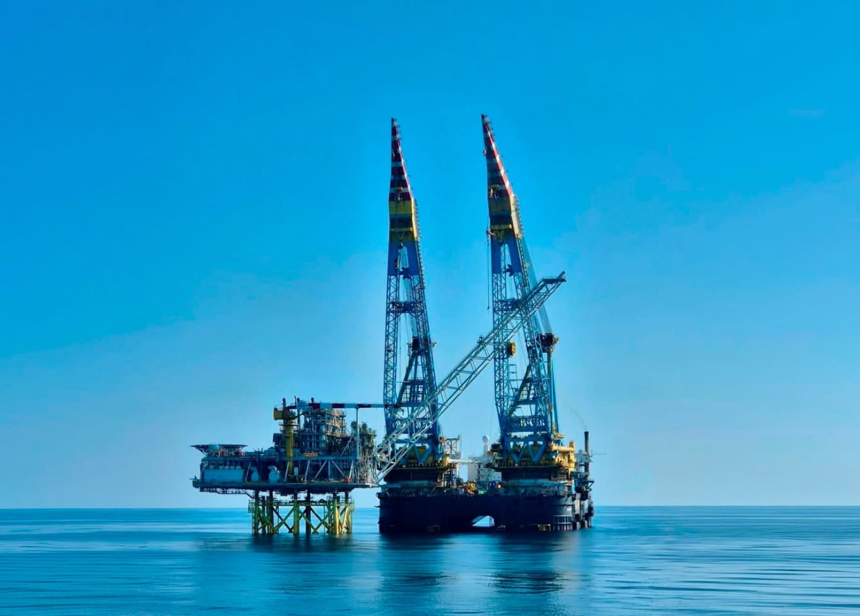 Neptun Deep, tot mai aproape de exploatarea gazelor din Marea Neagră. Platforma offshore de producție, instalată
