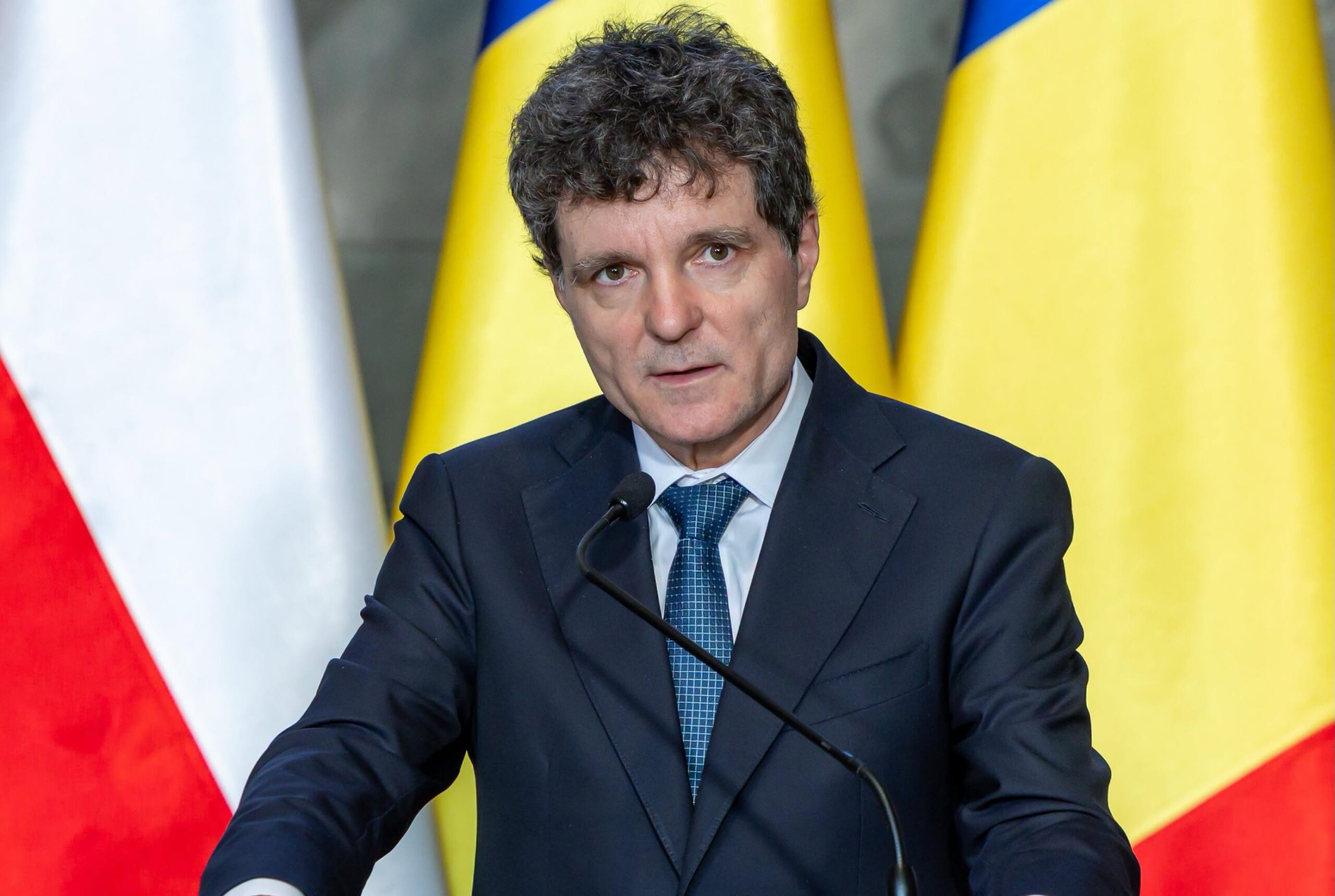 Decizie luată de Nicușor Dan. Legea cercetării științifice se întoarce în Parlament