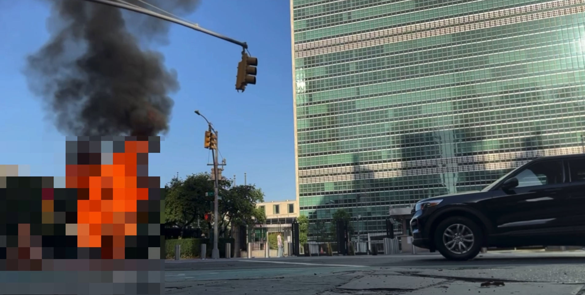 Un bărbat a murit după ce și-a dat foc lângă sediul ONU din New York. Actul, prezentat drept un protest pentru independența Tibetului