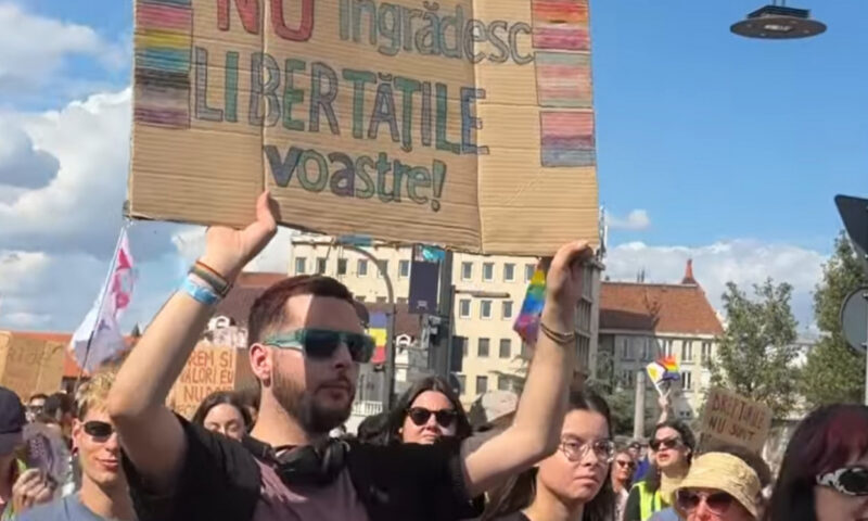 Val de amenzi la Marșul Pride din Oradea. Avocatul Poporului, prezent la manifestație