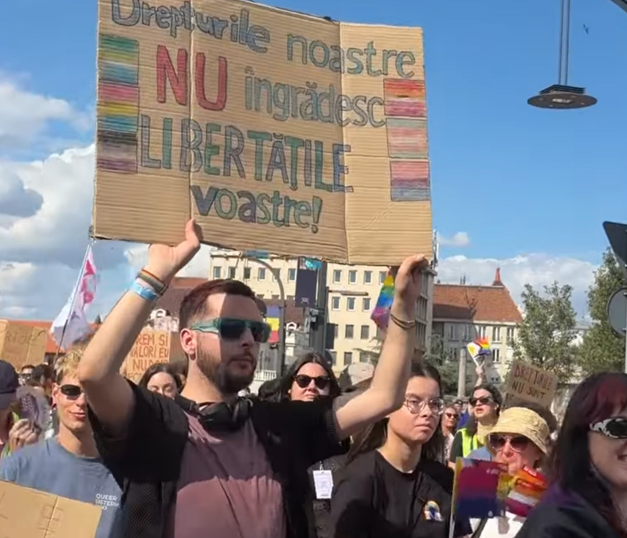 Val de amenzi la Marșul Pride din Oradea. Avocatul Poporului, prezent la manifestație